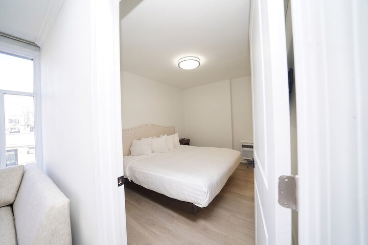 Room 12 of 28