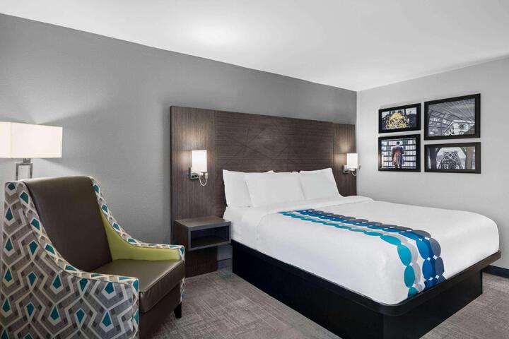 1 King Bed Deluxe Room (11 of 11)