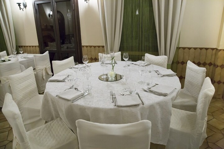 Dining 5 of 8