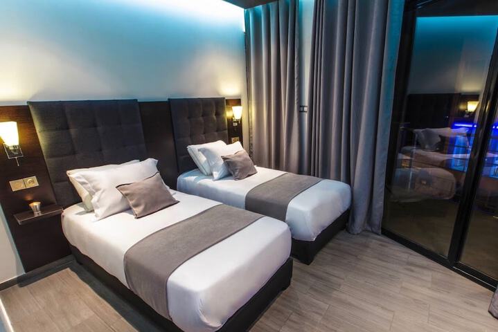 Room 4 of 19