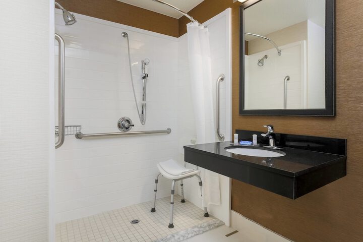 Room 10 of 28