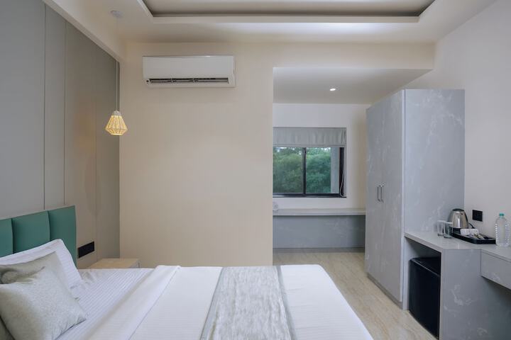 Room 12 of 35