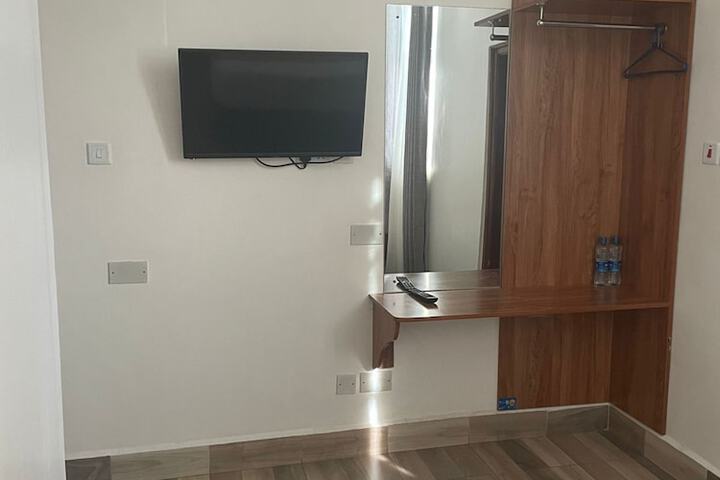 Room 8 of 19