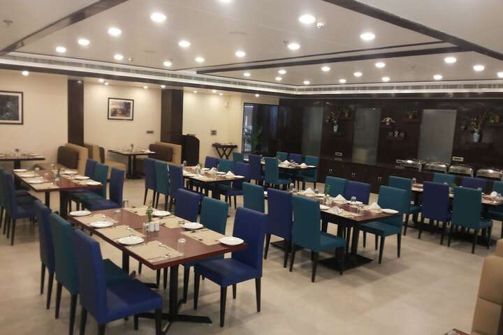 Dining 33 of 48