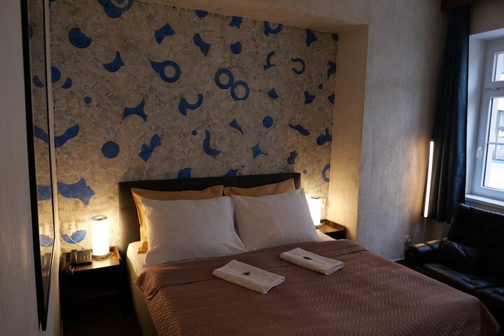 Room 25 of 38