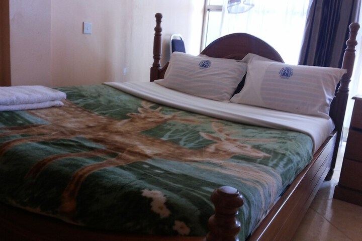 Room 9 of 94