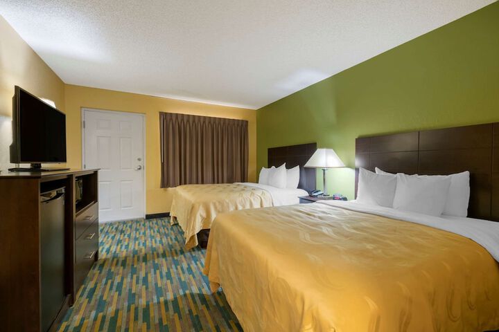 Standard Room, King or Two Doubles (2 of 11)