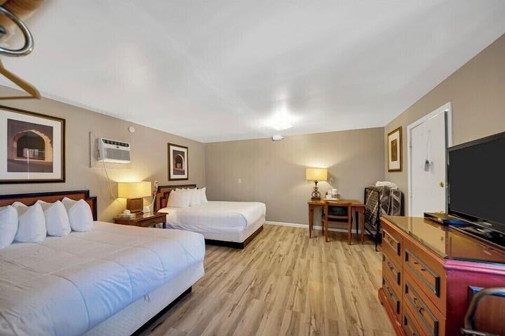 Room 7 of 33