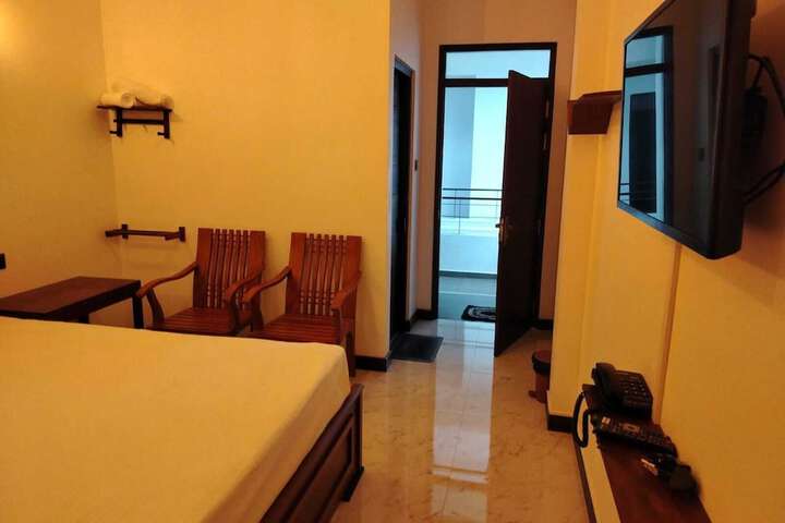 Room 4 of 19