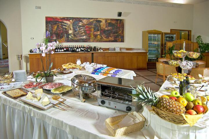 Dining 48 of 73