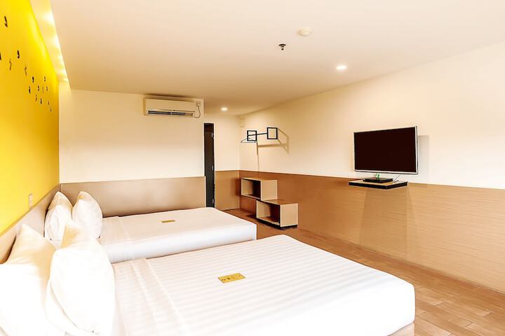 Room 21 of 107