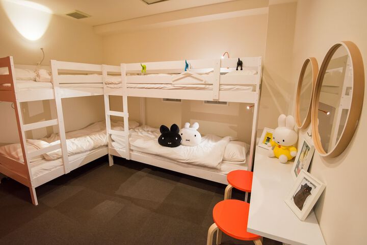 Room 8 of 80