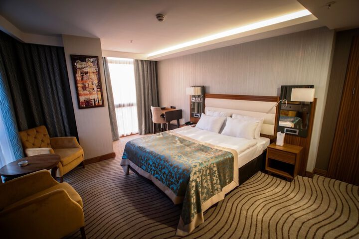 Room 6 of 50