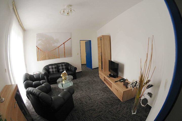 Room 9 of 32