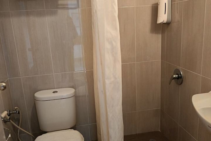 Room 7 of 18