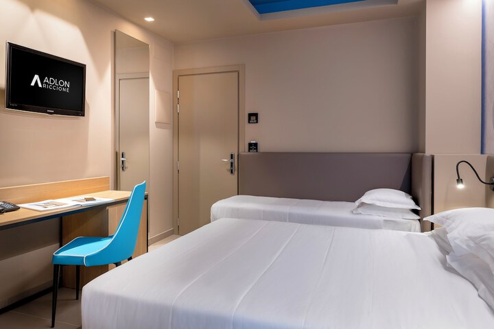 Room 3 of 86