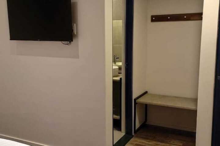 Room 38 of 82
