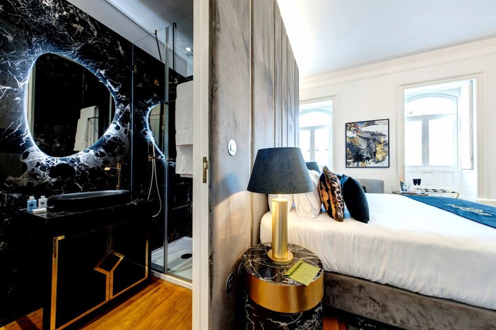 Room 32 of 44