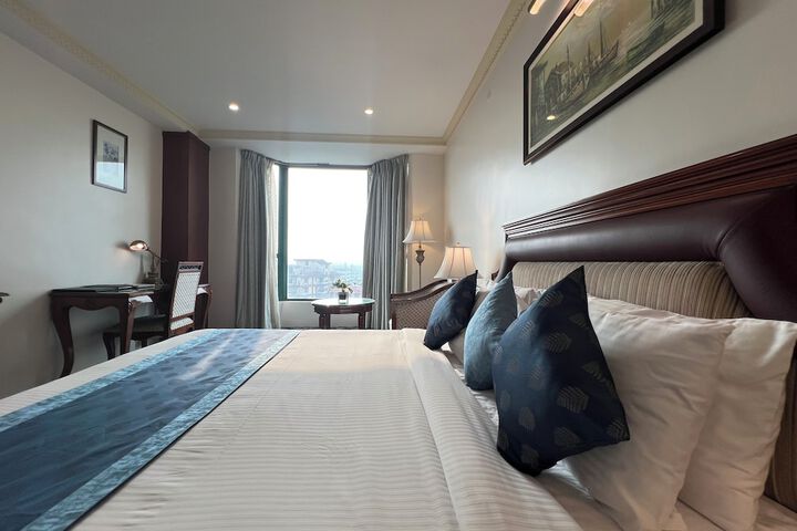 Room 42 of 164