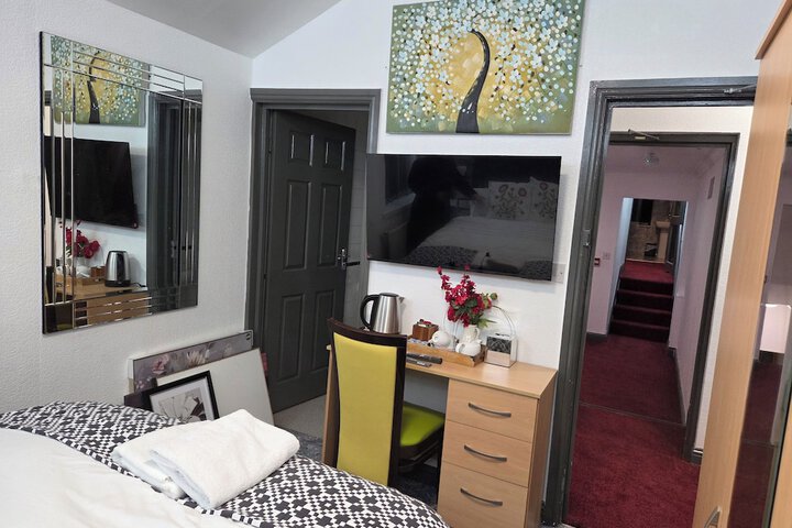 Room 8 of 28