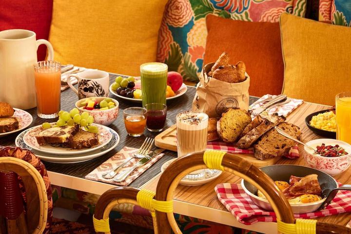 Breakfast/Coffee Service 50 of 84