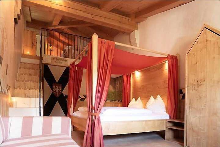 Room 2 of 46