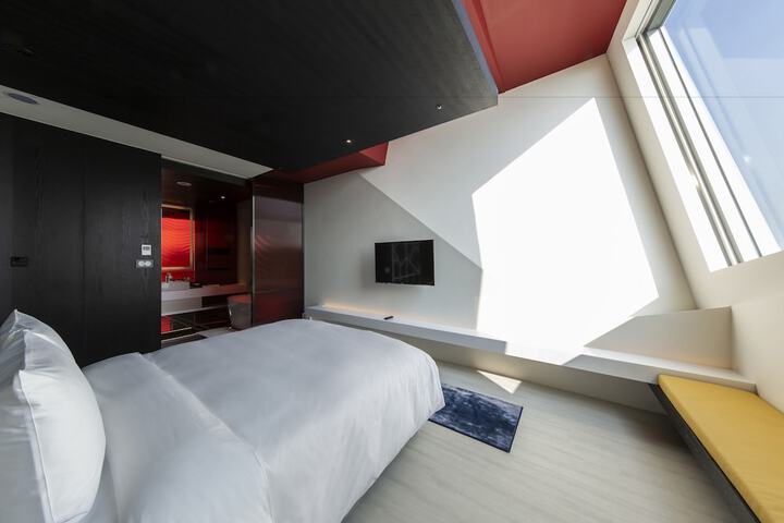 Room 9 of 85