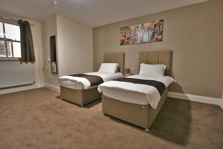 Room 3 of 44