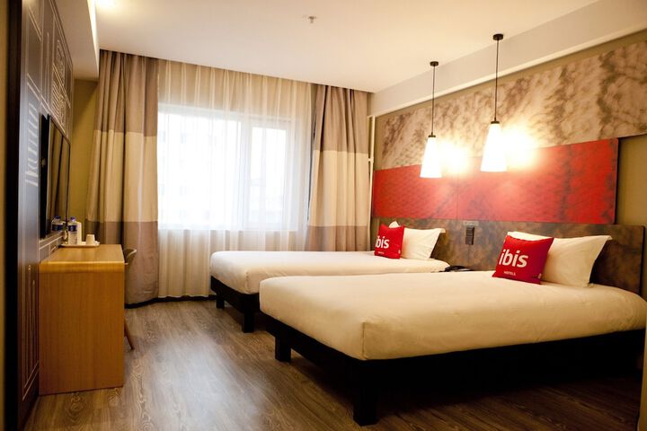 Room 14 of 27