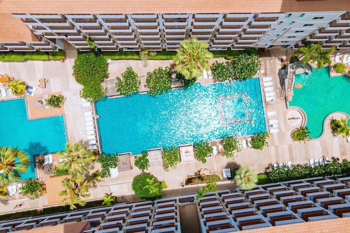 Pool 90 of 165