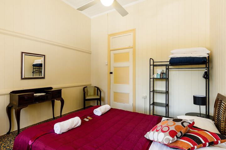 Room 8 of 37