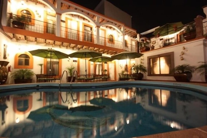 Pool Hotel