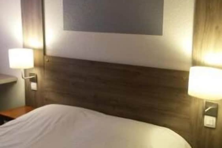 Room 3 of 32