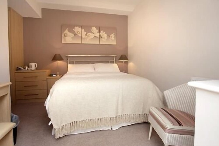 Room 2 of 5