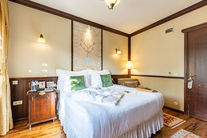 Room 34 of 111
