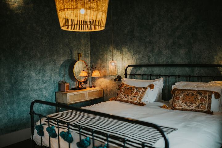 Room 43 of 161
