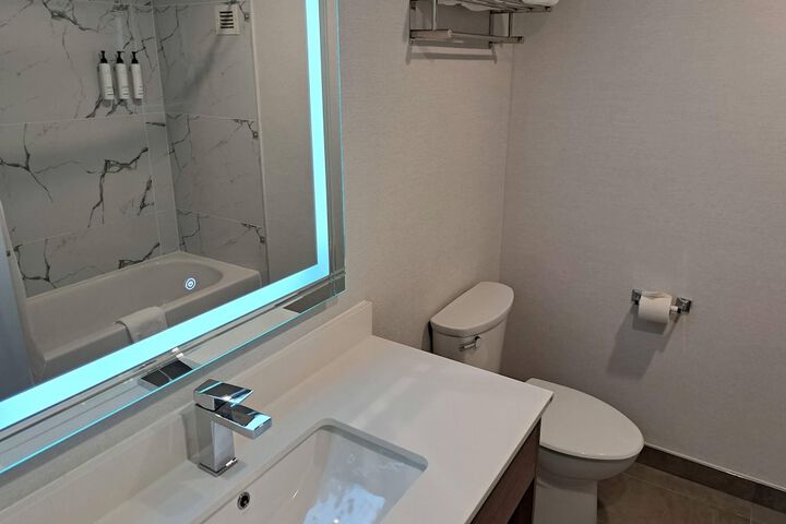 Room 6 of 25