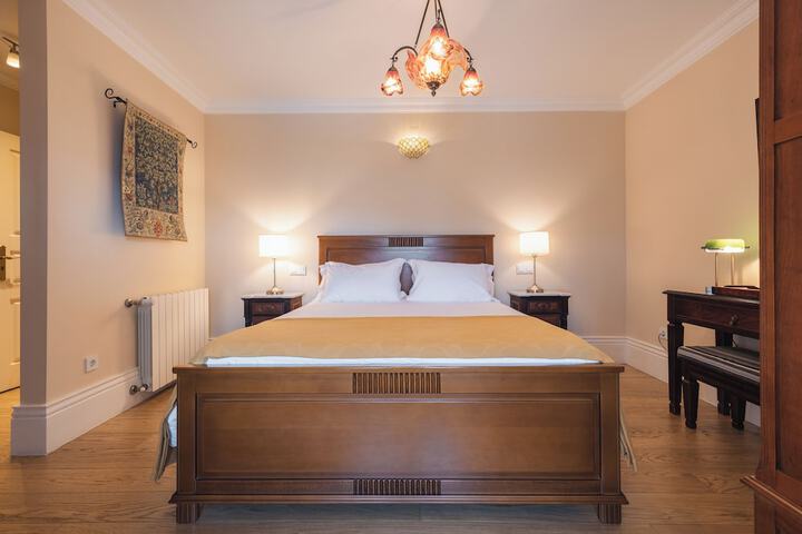 Room 28 of 193