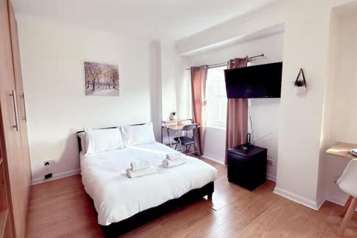 Room 13 of 17