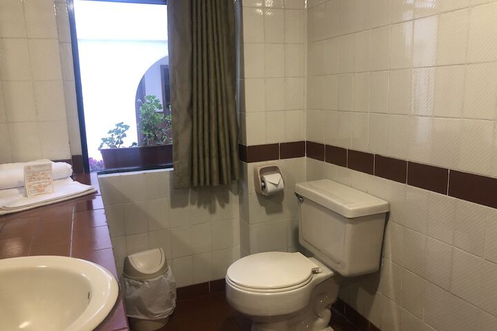 Room 42 of 77