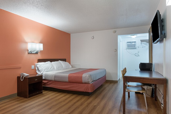 1 King Bed (14 of 14)