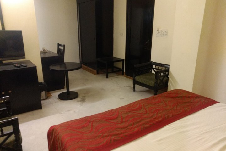 Room 8 of 55