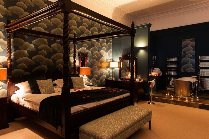Room 5 of 196