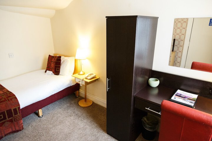 Room 9 of 108
