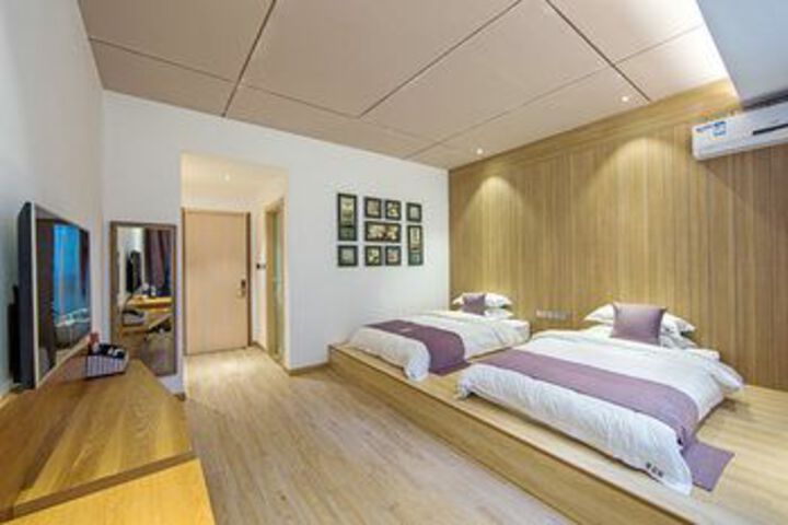 Room 102 of 156
