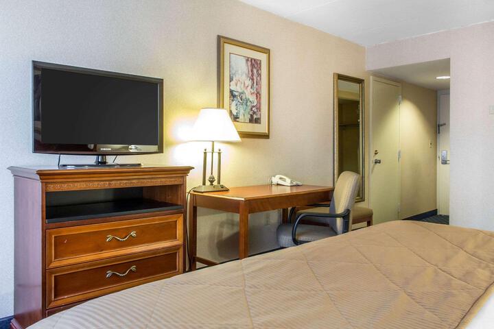 Quadruple with Double Bed (9 of 10)