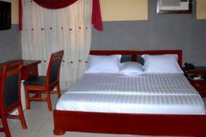 Room 11 of 20