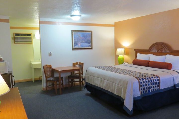 Room 8 of 87