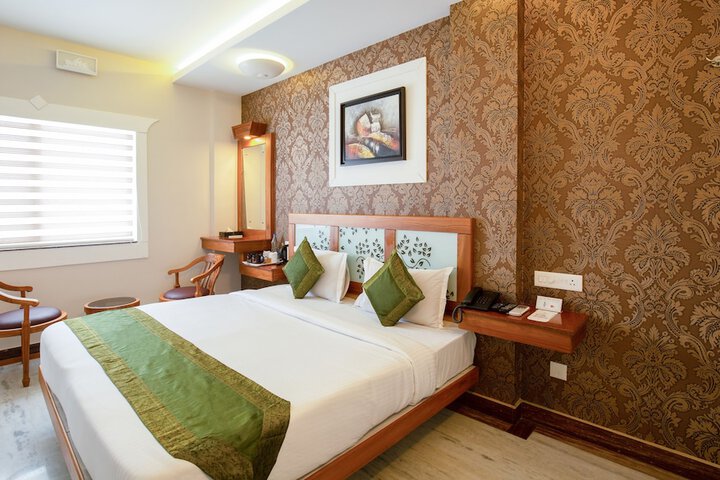Room 16 of 48
