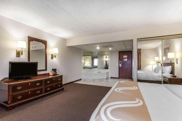 1 King Bed (7 of 18)